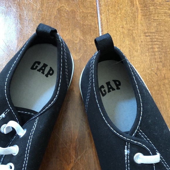 Boys 4 GAP Black Easy Shoelaces Slip On Sneakers - Picture 7 of 12